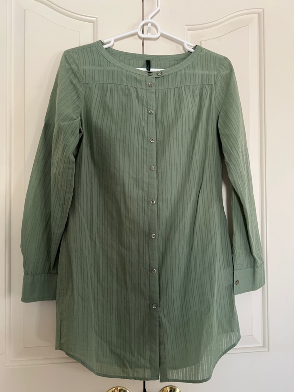 United Colors Of Benetton Breathable Sage Green Button-Back Shirt- Dress
Size XS